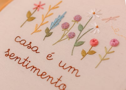 Bordado floral Casa é um sentimento